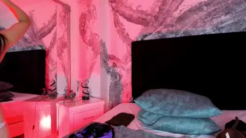 victoriasanz_ online show from 12-19-25, 06:09