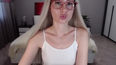 VictoriaTiger online show from 01-20-25, 09:56