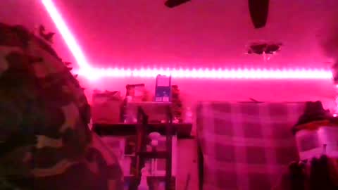 Snapshot of victorville14 chatting on 06-17-26, 09:45 miketville9 online show from 06-17-26, 09:45