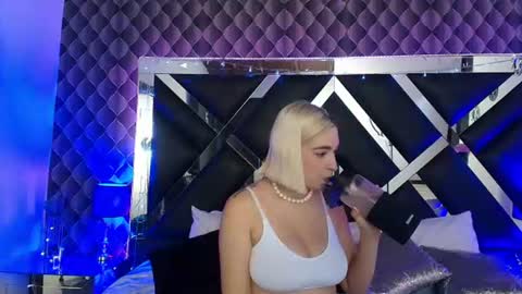 victtoria lee online show from 07-23-26, 09:13