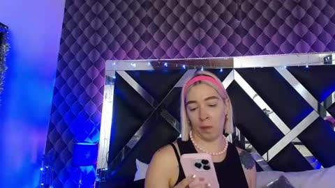 victtoria lee online show from 07-25-26, 07:11