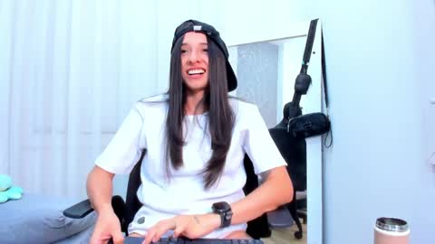 viictoriiasaenz online show from 04-11-26, 07:45