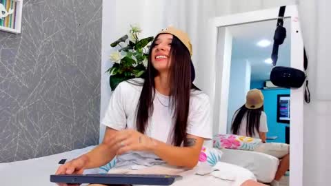 viictoriiasaenz online show from 06-02-26, 01:18