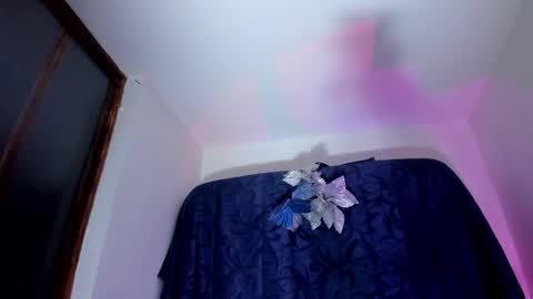 Snapshot of viioleett_cum chatting on 10-15-25, 01:00 viioleett_cum online show from 10-15-25, 01:00