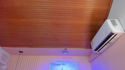 Viiolett online show from 10-26-25, 07:42