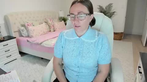 Ukrainian-woman online show from 06-24-26, 11:53