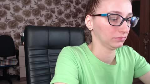 Snapshot of vikaericka chatting on 12-07-24, 05:04 Vika online show from 12-07-24, 05:04