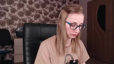 Snapshot of vikaericka chatting on 01-13-25, 05:44 Vika online show from 01-13-25, 05:44