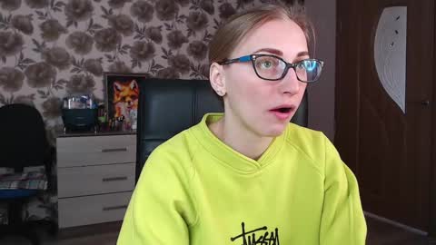 Snapshot of vikaericka chatting on 02-09-25, 08:11 Vika online show from 02-09-25, 08:11