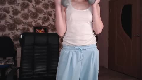 Snapshot of vikaericka chatting on 02-10-25, 05:52 Vika online show from 02-10-25, 05:52