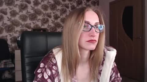 Snapshot of vikaericka chatting on 02-11-25, 05:40 Vika online show from 02-11-25, 05:40