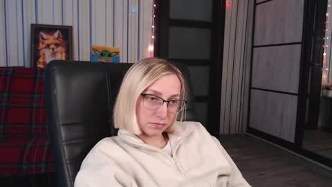 Snapshot of vikaericka chatting on 01-16-26, 01:53 Vika online show from 01-16-26, 01:53