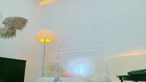 Snapshot of vikafever chatting on 11-12-25, 04:24 vikafever online show from 11-12-25, 04:24