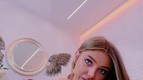 Snapshot of vikafever chatting on 11-27-25, 03:58 vikafever online show from 11-27-25, 03:58