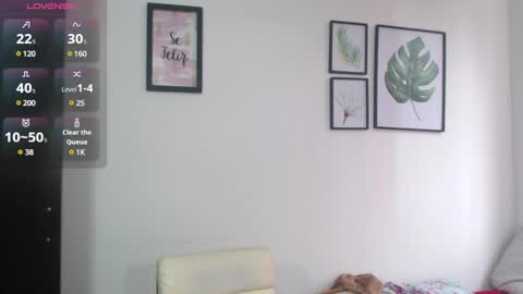Snapshot of viki_mom chatting on 01-25-25, 04:46 Viki Mom  online show from 01-25-25, 04:46