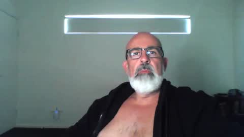 Snapshot of viking666aaa chatting on 04-12-26, 05:01 Viking666 here to play not to pay ladies online show from 04-12-26, 05:01