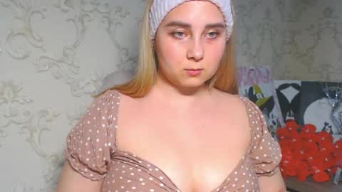 Snapshot of vikiwaitingforyou chatting on 06-03-26, 02:33 Vitoria online show from 06-03-26, 02:33