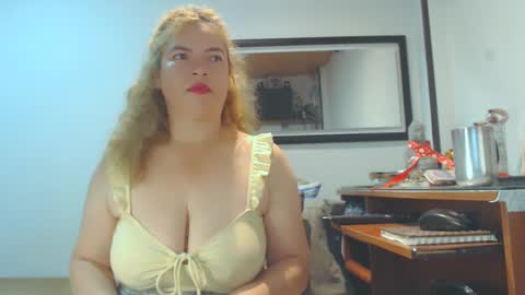 VIKKKTORIAAA online show from 02-01-25, 05:18