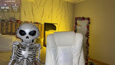 Vikky online show from 10-28-25, 12:47