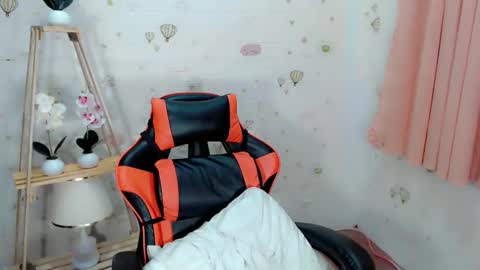 Snapshot of vikkylustfull chatting on 10-25-25, 05:04 vikkylustfull online show from 10-25-25, 05:04