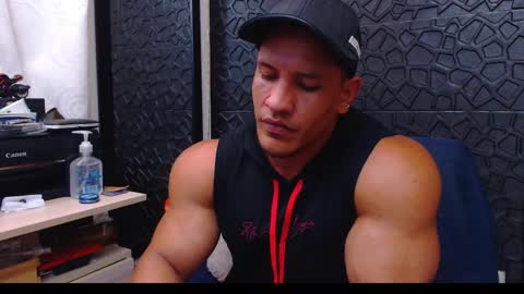 Viktor Herrera online show from 01-05-25, 04:16