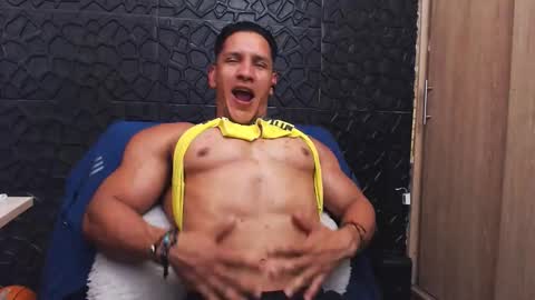 Viktor Herrera online show from 10-28-25, 05:04