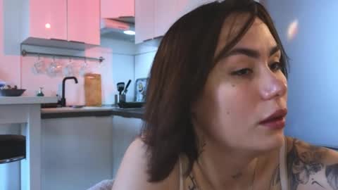 Snapshot of viktoriamoore chatting on 05-21-26, 03:41 viktoriamoore online show from 05-21-26, 03:41