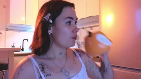 Snapshot of viktoriamoore chatting on 05-27-26, 06:16 viktoriamoore online show from 05-27-26, 06:16