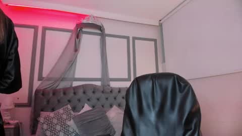 Victoria online show from 04-14-26, 04:07