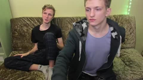 Snapshot of vince__dice chatting on 12-27-24, 01:28 Dimoooooon online show from 12-27-24, 01:28