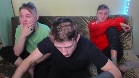 Snapshot of vince__dice chatting on 01-19-25, 10:28 Dimoooooon online show from 01-19-25, 10:28