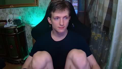 Snapshot of vince__dice chatting on 02-03-25, 10:00 Dimoooooon online show from 02-03-25, 10:00