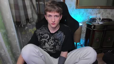 Snapshot of vince__dice chatting on 02-08-25, 01:32 Dimoooooon online show from 02-08-25, 01:32