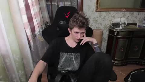 Snapshot of vince__dice chatting on 02-14-25, 12:36 Dimoooooon online show from 02-14-25, 12:36