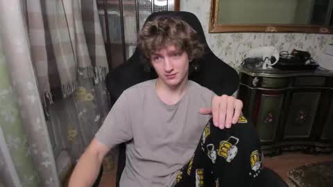 Snapshot of vince__dice chatting on 12-17-25, 01:33 Dimoooooon online show from 12-17-25, 01:33