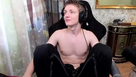 Snapshot of vince__dice chatting on 06-30-26, 03:29 Dimoooooon online show from 06-30-26, 03:29