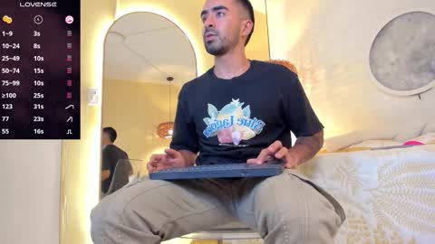 Snapshot of vince_colin chatting on 11-30-25, 06:17 VINCE online show from 11-30-25, 06:17