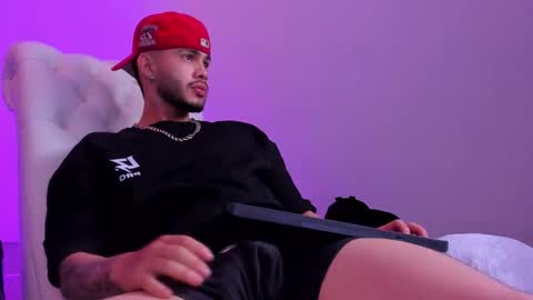 Vincent online show from 12-16-25, 04:17