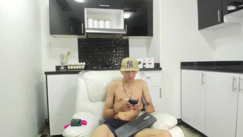 Snapshot of vincenthunter chatting on 12-02-24, 12:41 Vincent online show from 12-02-24, 12:41