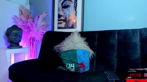 Vincent Sartori online show from 10-31-25, 01:17