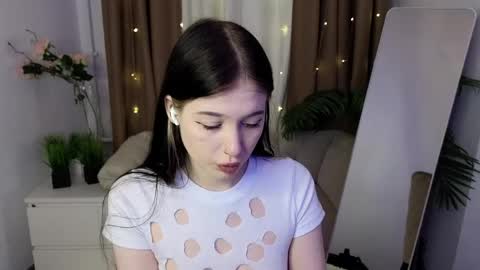 Vinessa online show from 04-23-26, 01:35