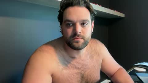 Snapshot of vinfaro27 chatting on 09-26-25, 05:50 Vinfaro27 online show from 09-26-25, 05:50