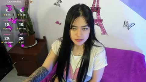 Snapshot of vio_let_ chatting on 07-14-26, 10:21 Daniela online show from 07-14-26, 10:21