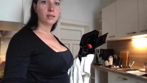 Snapshot of viola_beck chatting on 09-15-25, 07:52 Vio online show from 09-15-25, 07:52