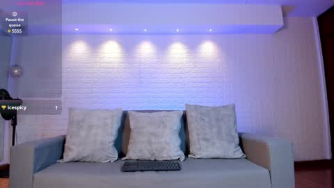 Snapshot of violeet_scott chatting on 01-16-25, 04:50 Violett Everyday From 0530 to 1430 Col Time online show from 01-16-25, 04:50