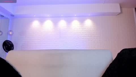 Snapshot of violeet_scott chatting on 01-17-25, 10:44 Violett Everyday From 0530 to 1430 Col Time online show from 01-17-25, 10:44