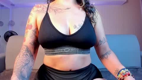 Snapshot of violeet_scott chatting on 01-27-25, 04:54 Violett Everyday From 0530 to 1430 Col Time online show from 01-27-25, 04:54