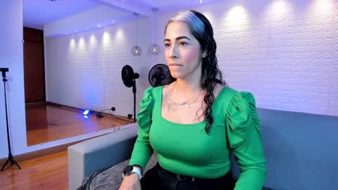 Snapshot of violeet_scott chatting on 01-30-25, 11:01 Violett Everyday From 0530 to 1430 Col Time online show from 01-30-25, 11:01