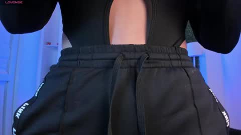 Snapshot of violeet_scott chatting on 09-11-25, 10:48 Violett Everyday From 0530 to 1430 Col Time online show from 09-11-25, 10:48