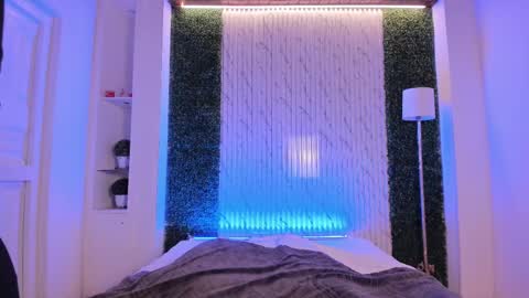 Snapshot of violeet_scott chatting on 09-15-25, 10:37 Violett Everyday From 0530 to 1430 Col Time online show from 09-15-25, 10:37